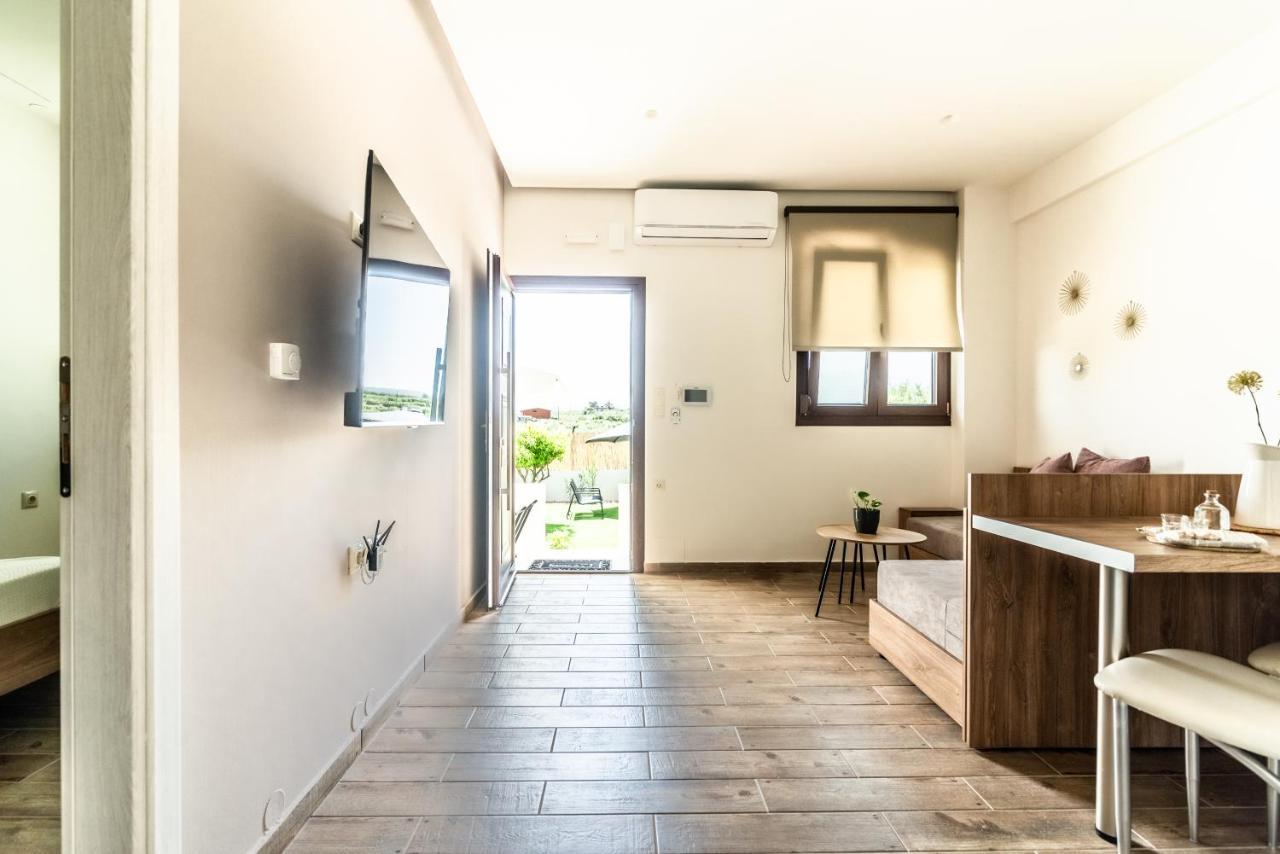 Cozy House With Pool Near Beach Gazi Ngoại thất bức ảnh