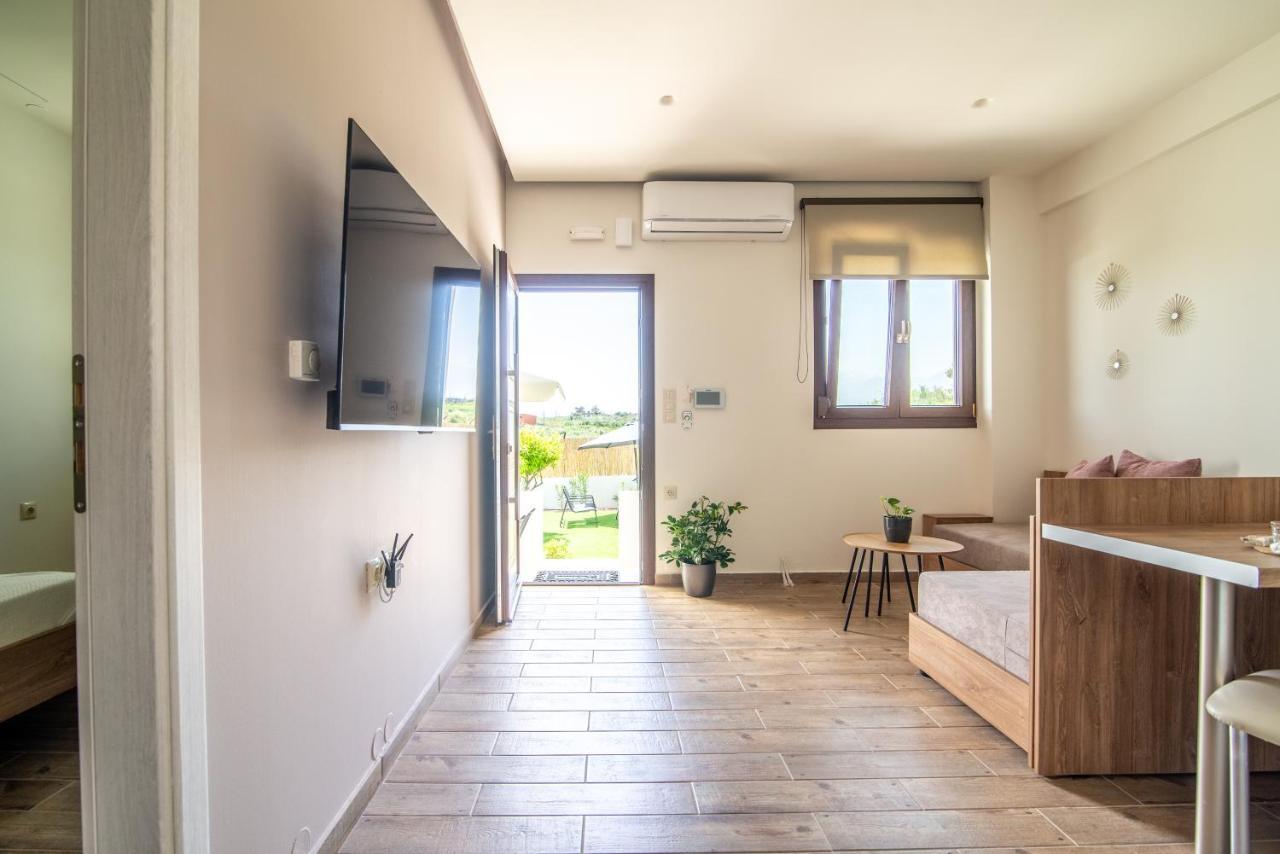 Cozy House With Pool Near Beach Gazi Ngoại thất bức ảnh