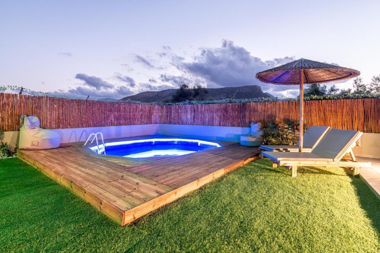 Cozy House With Pool Near Beach Gazi Ngoại thất bức ảnh