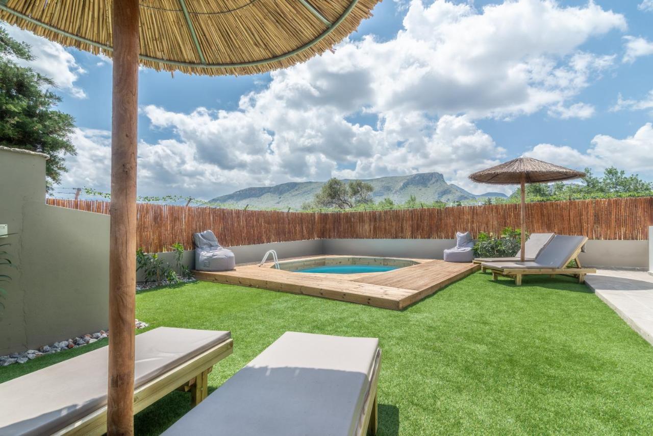 Cozy House With Pool Near Beach Gazi Ngoại thất bức ảnh